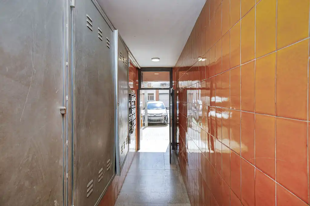Flat for sale in Salt