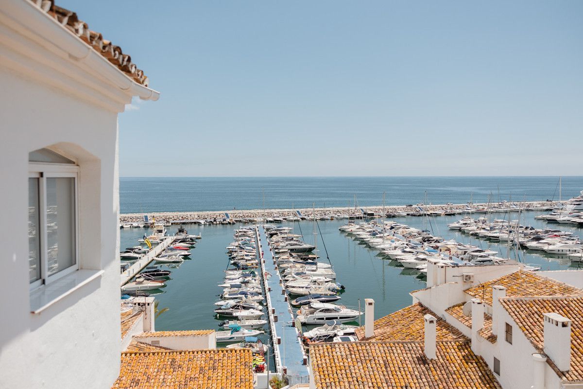 Attic to rent in Puerto Banús
