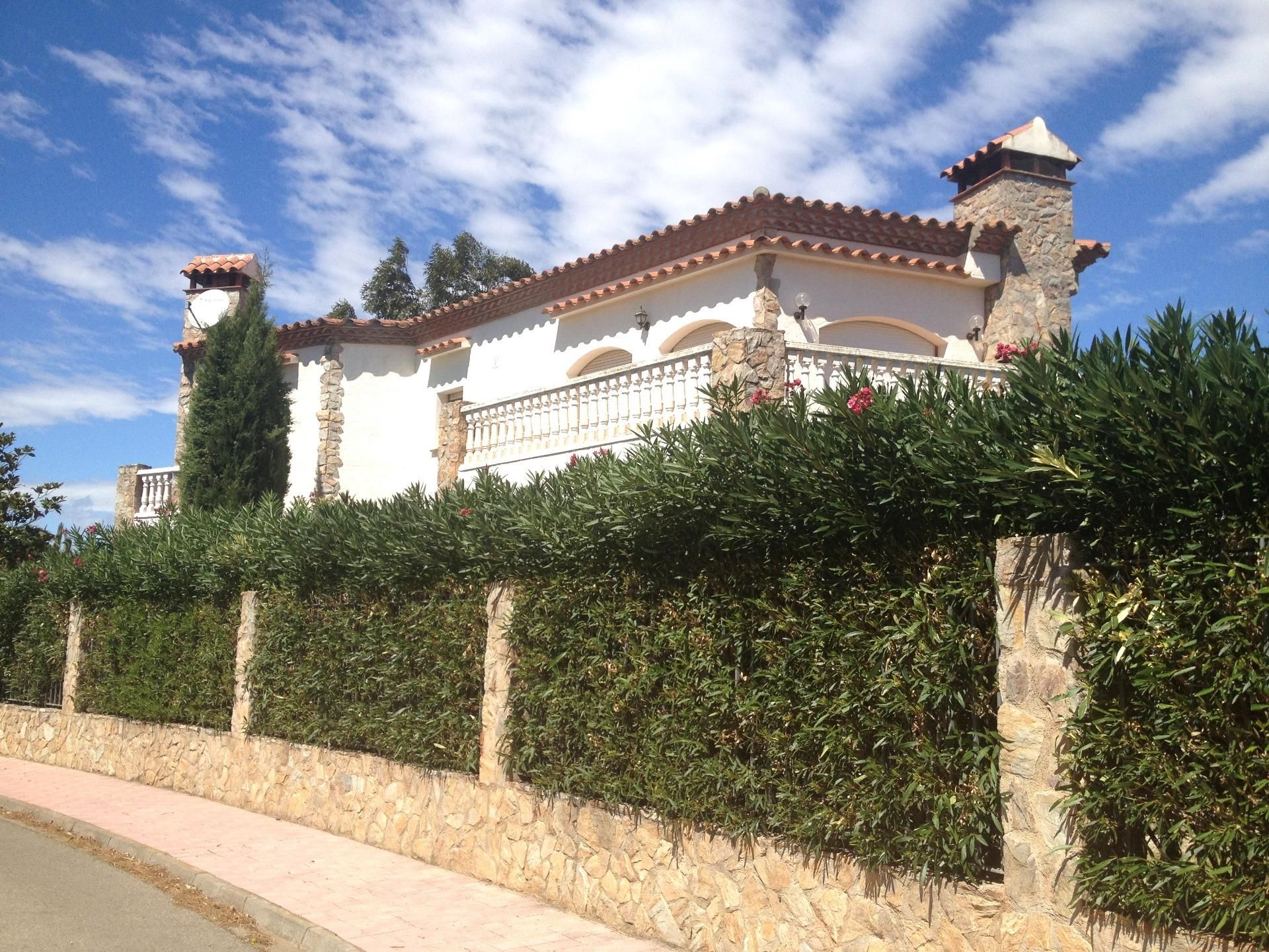 Vista exterior de Pis de lloguer en Torroella de Fluvià amb Calefacció, Terrassa i Piscina comunitària