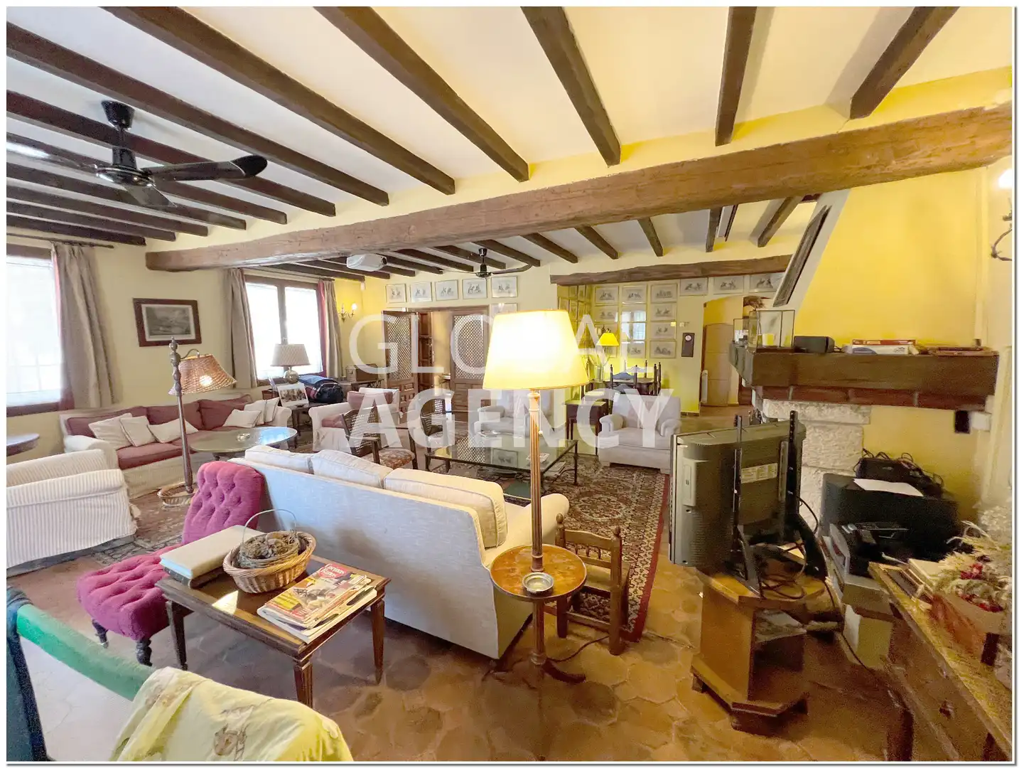 Sala d'estar de Finca rústica en venda en Chinchón amb Aire condicionat, Calefacció i Jardí privat