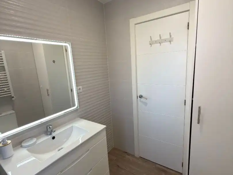 Badezimmer von Wohnung zur Miete in Alcalá de Henares mit Klimaanlage und Terrasse