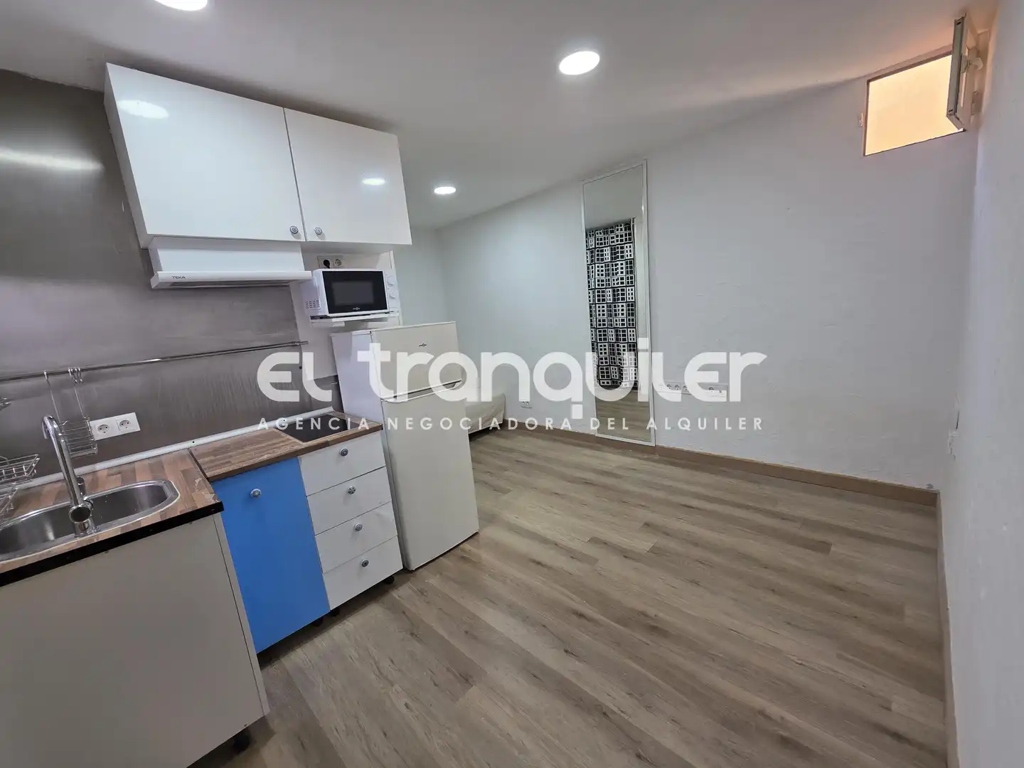 Cuina de Estudi de lloguer en Madrid amb Rentadora