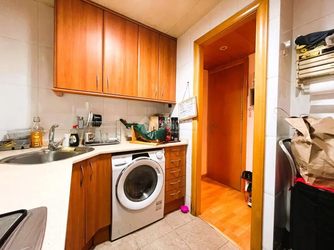 Cocina de Piso en venta en L'Hospitalet de Llobregat con Parquet y Balcón