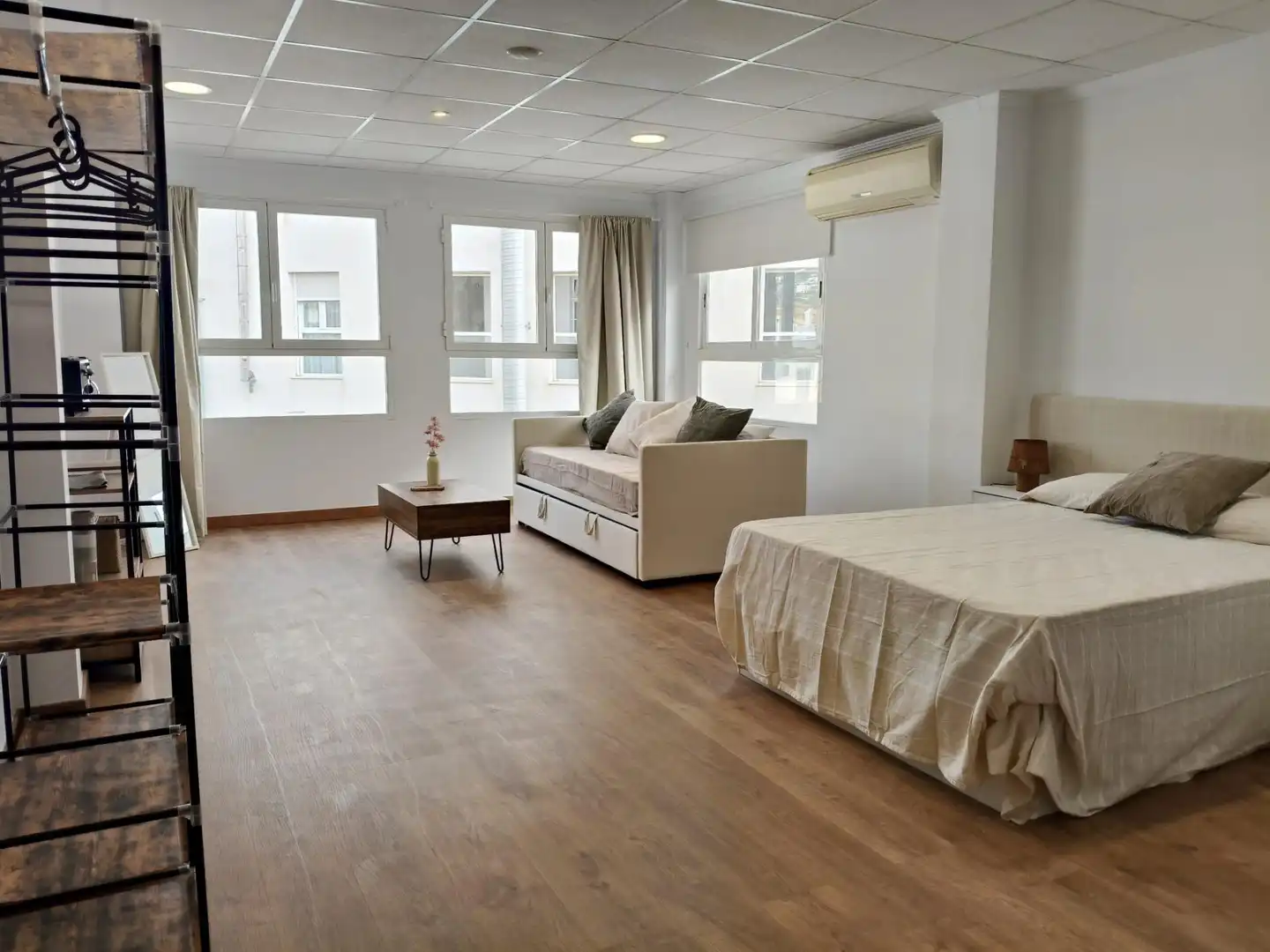 Hotel amb ascensor en venda a Zona Pueblo