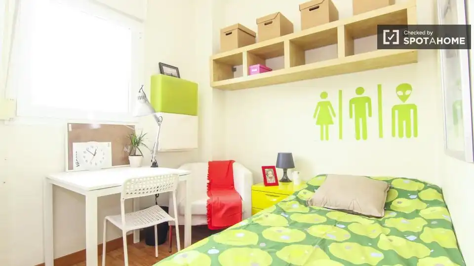 Habitación de Piso de alquiler en Valencia con Aire acondicionado, Calefacción y Amueblado