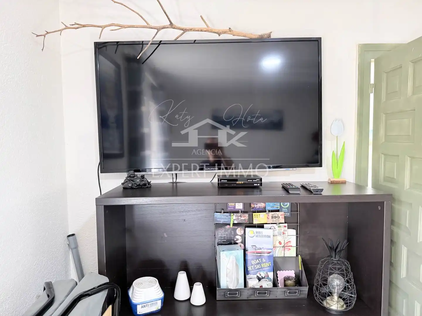 Sala de estar de Apartamento en venta en Roses con Amueblado y Piscina comunitaria
