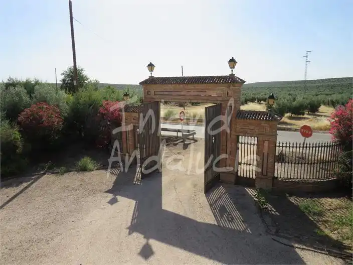 Jardí de Finca rústica en venda en Porcuna amb Aire condicionat, Terrassa i Traster