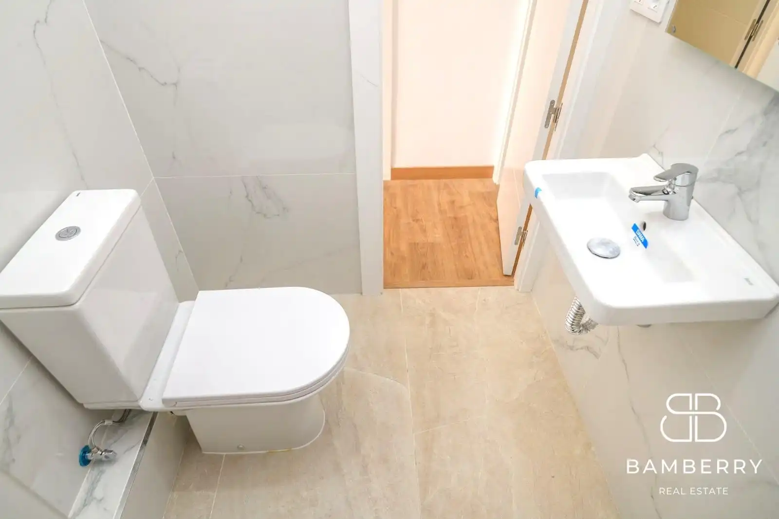 Bany de Pis en venda en Sant Boi de Llobregat amb Parquet