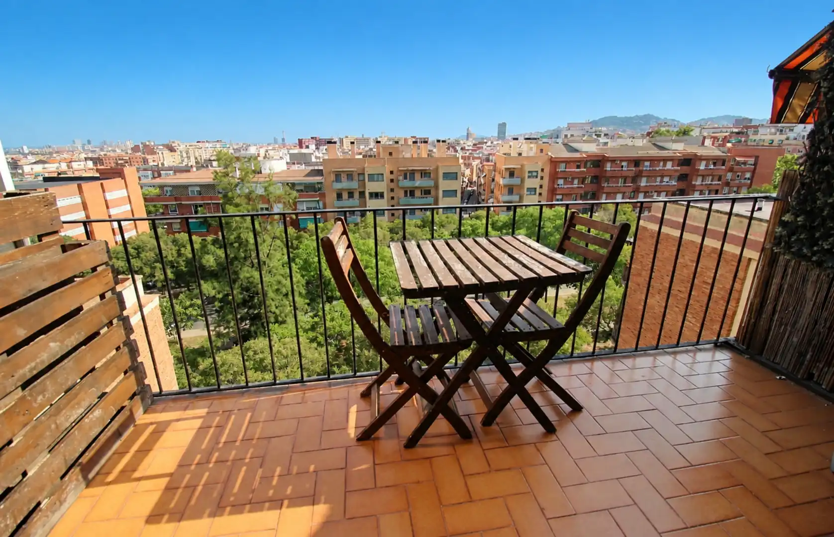Vista exterior de Pis en venda en Barcelona amb Calefacció i Balcó