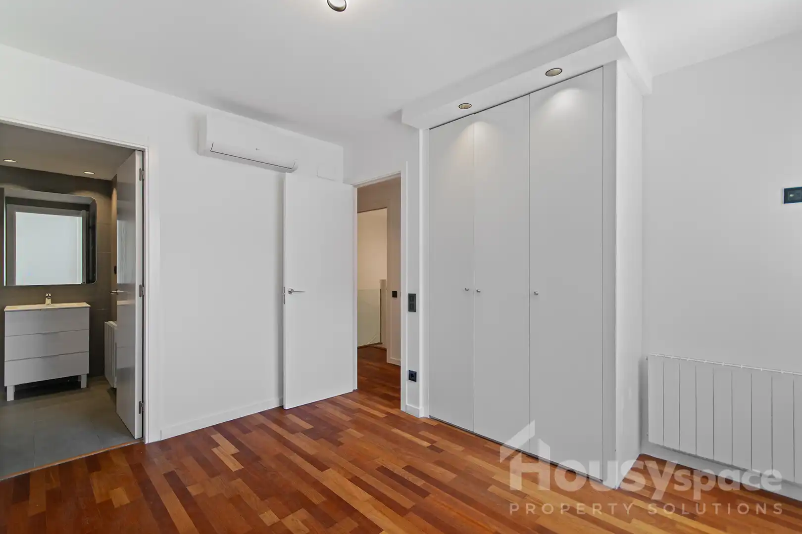 Bedroom of Duplexes for sale in Barcelona  with Air Conditioner, Heating and Private garden