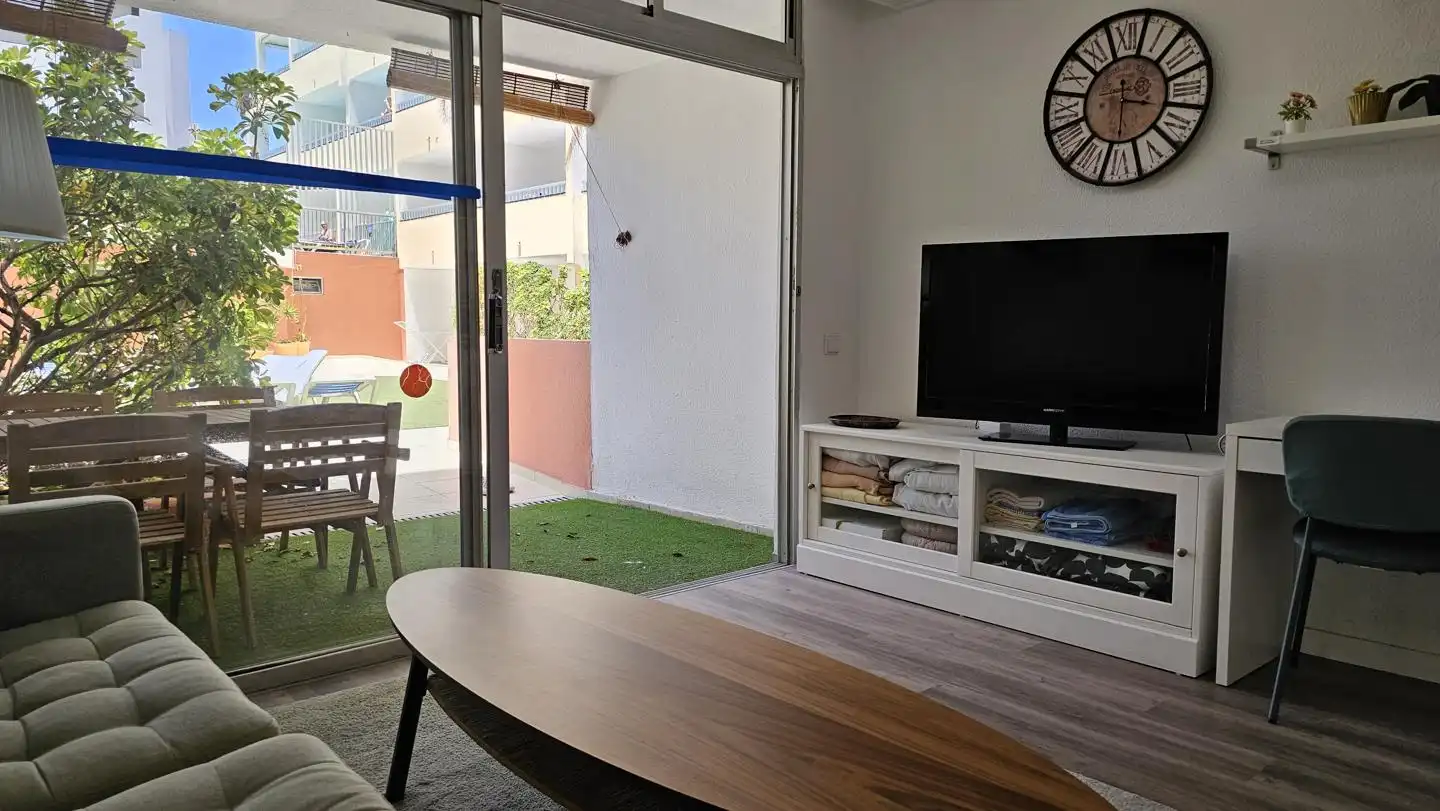 Sala d'estar de Planta baixa en venda en San Bartolomé de Tirajana amb Terrassa, Moblat i Piscina comunitària