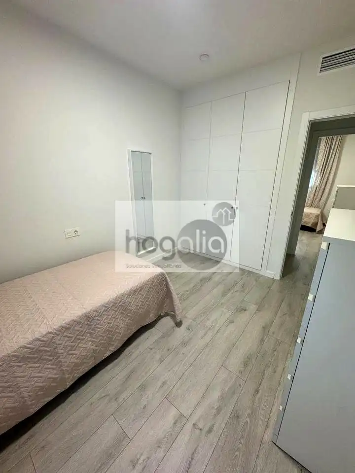 Schlafzimmer von Wohnung zur Miete in Sevilla mit Klimaanlage, Heizung und Terrasse
