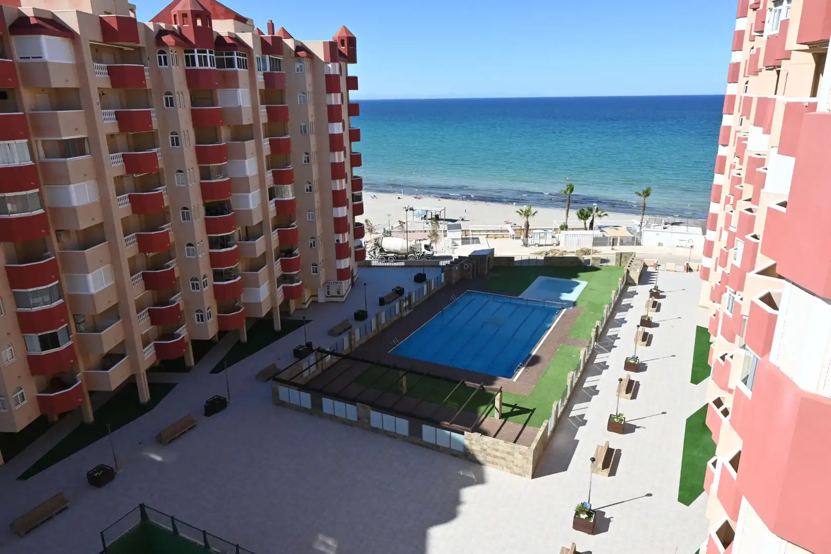Piscina de Apartamento en venta en La Manga del Mar Menor con Aire acondicionado, Terraza y Amueblado