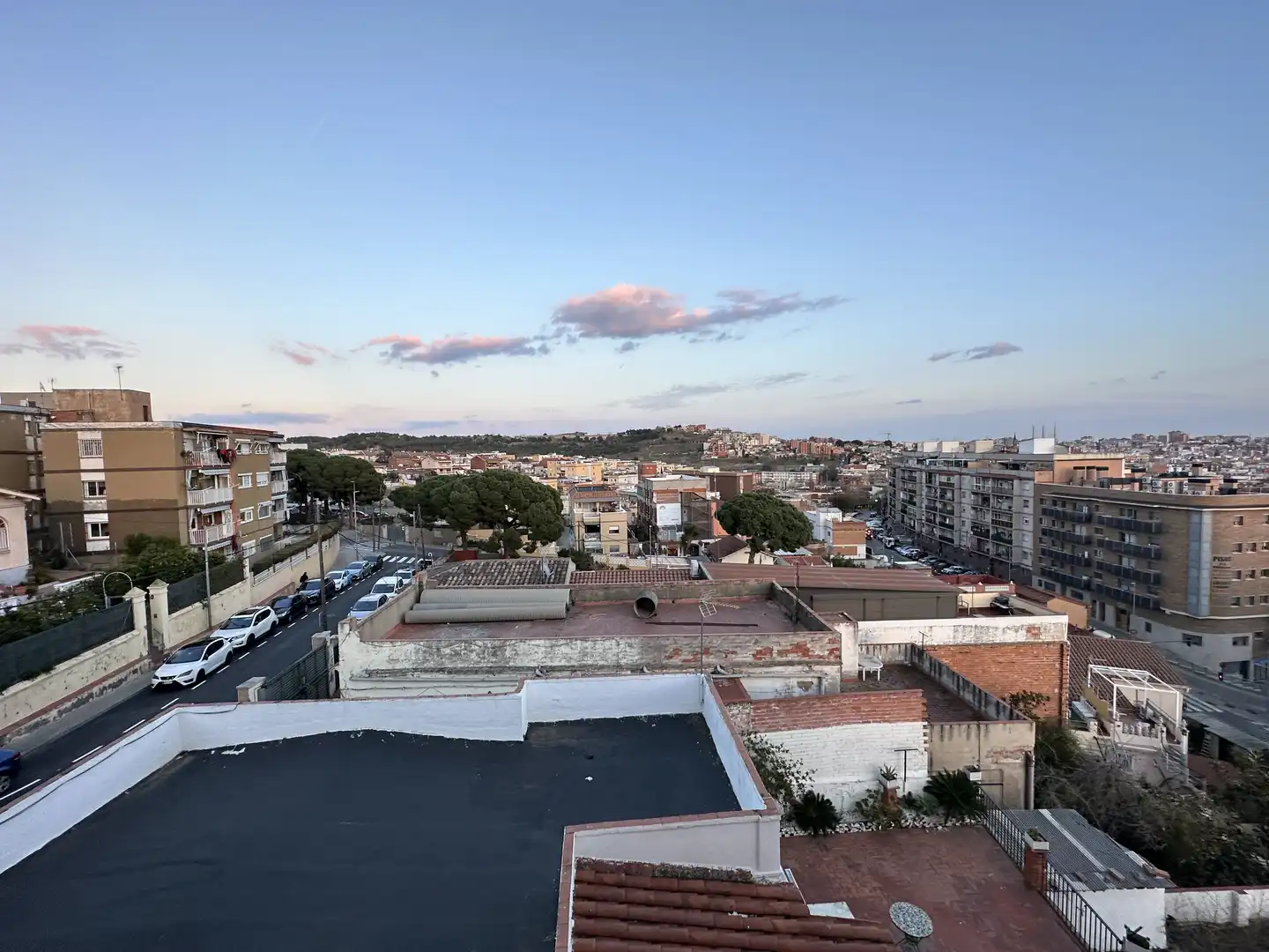 Exterior view of Flat for sale in Santa Coloma de Gramenet  with Terrace and Balcony