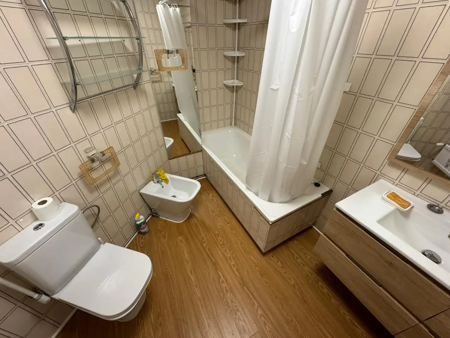 Baño de Apartamento de alquiler en Burgos con Calefacción, Parquet y Amueblado