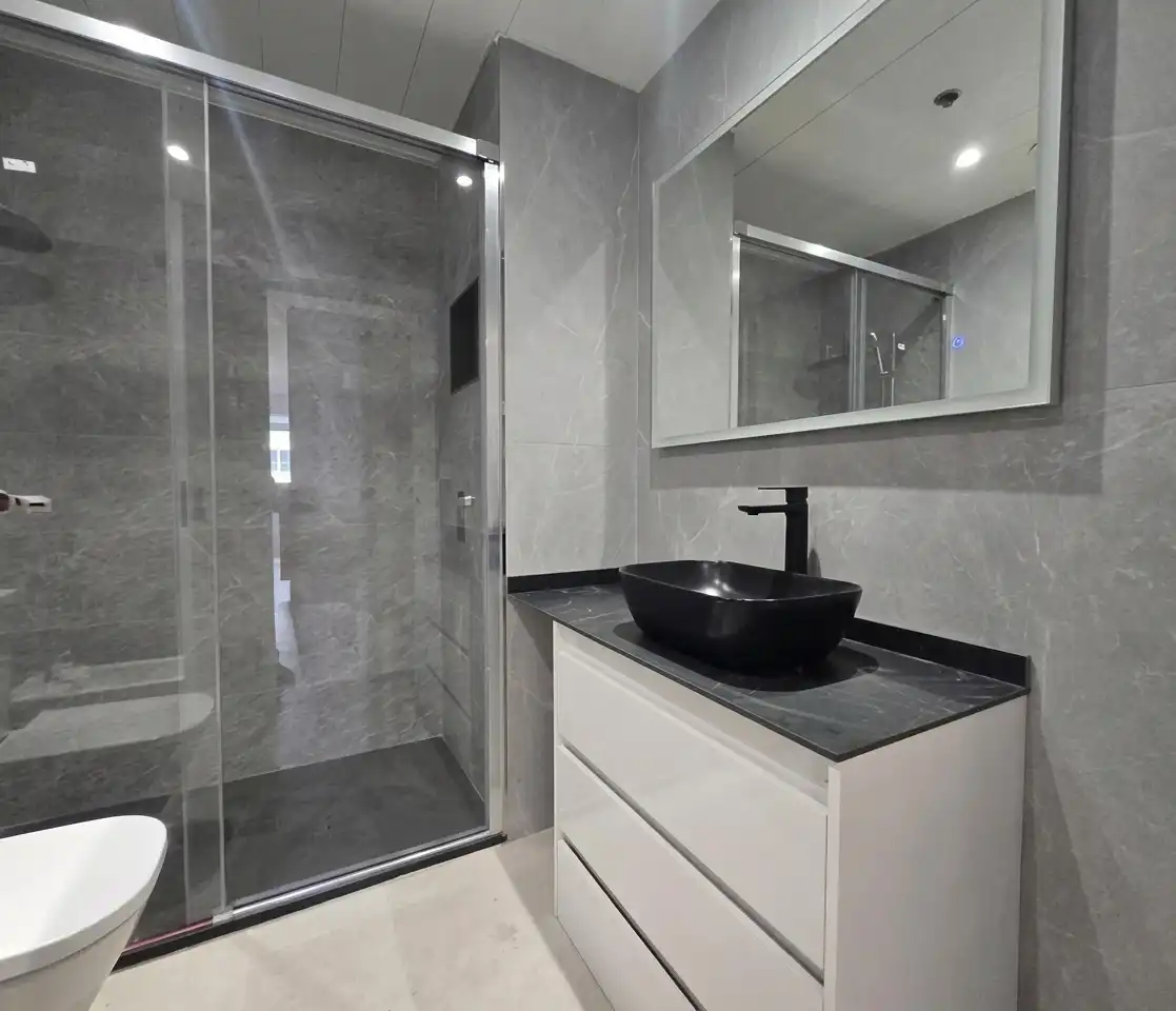 Badezimmer von Dachboden zur Miete in L'Hospitalet de Llobregat mit Klimaanlage, Heizung und Terrasse