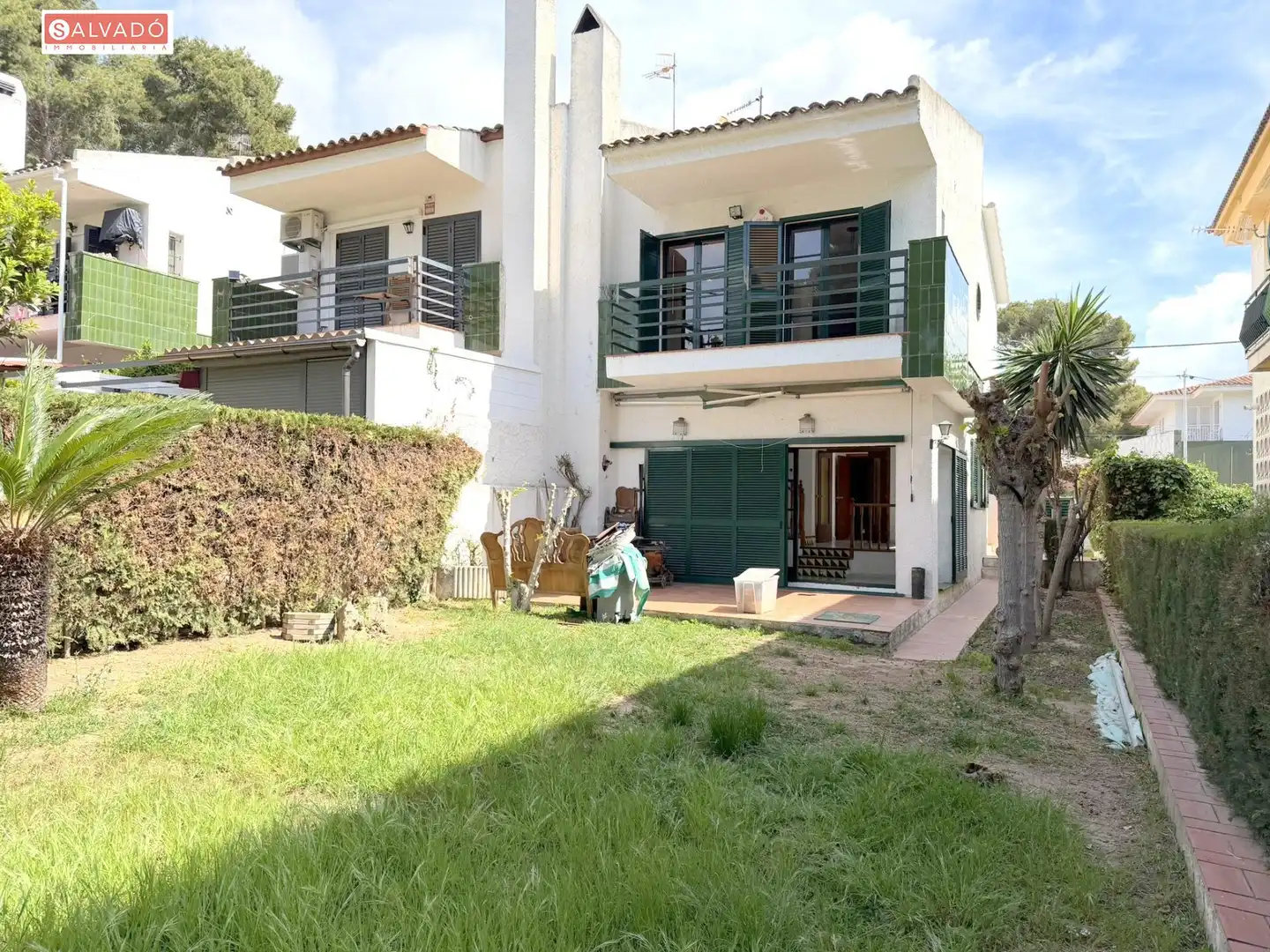 Vista exterior de Casa adosada en venda en Calafell amb Jardí privat, Terrassa i Balcó