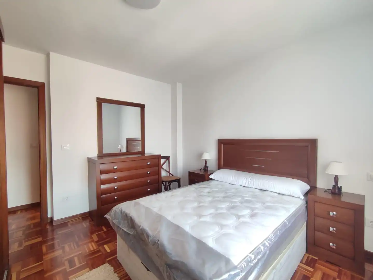 Bedroom of Flat for rent in Gijón   with Heating, Parquet flooring and Furnished