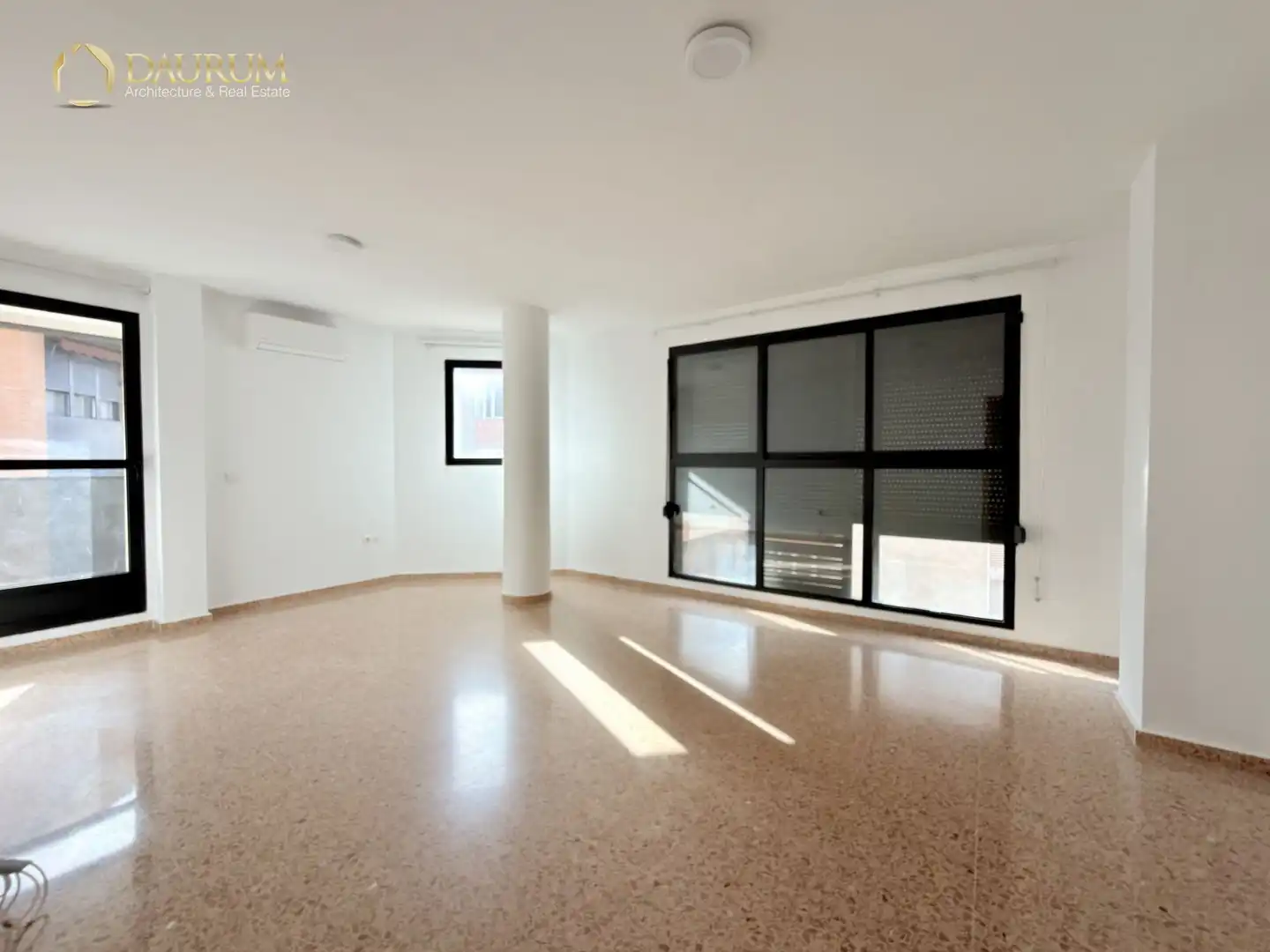 Flat for sale in Casc Urbà