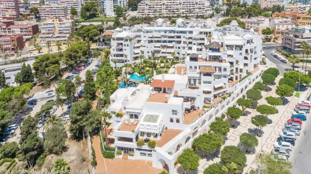 Vista exterior de Dúplex en venda en Torremolinos amb Aire condicionat, Terrassa i Moblat
