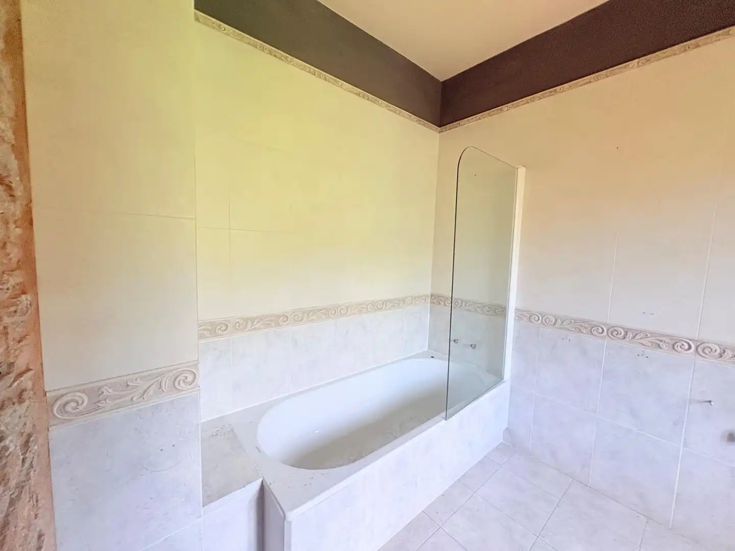 Bathroom of Buildings for sale in Vega de Valcarce