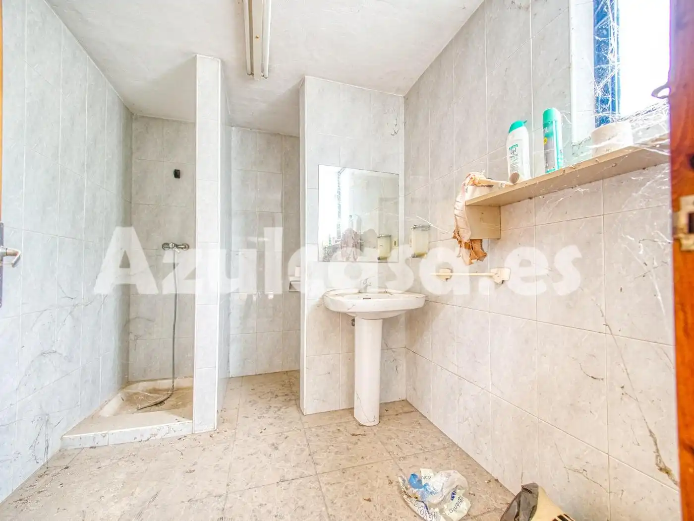 Badezimmer von Fabrikhallen zum Verkauf in Caudete
