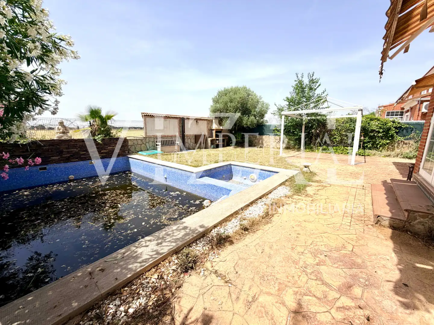 Piscina de Casa o xalet en venda en Barcience amb Aire condicionat, Calefacció i Jardí privat