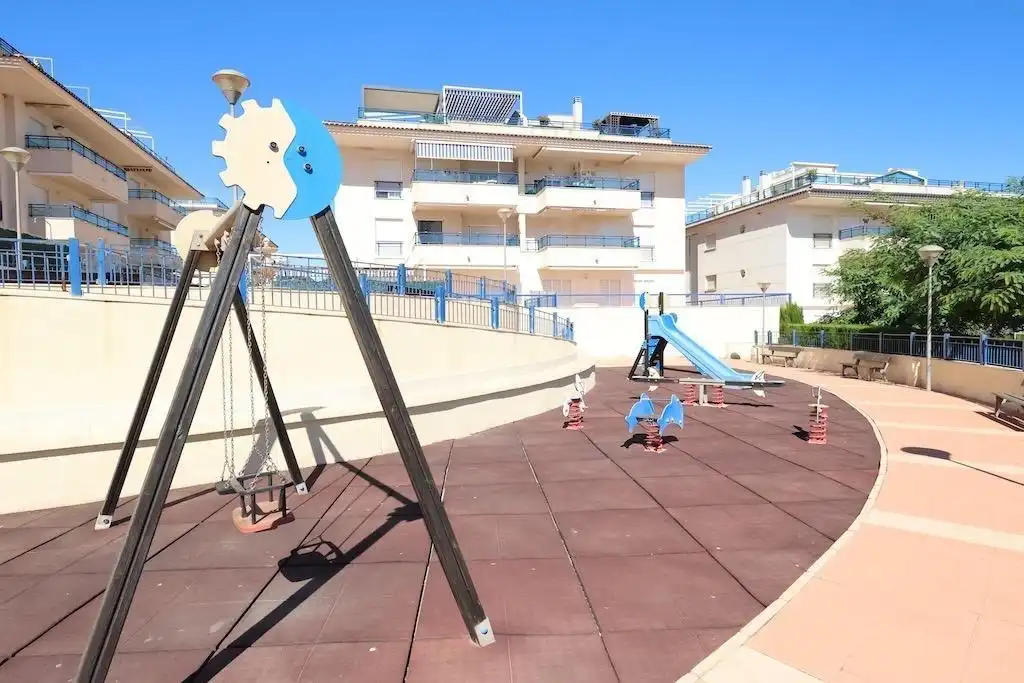 Vista exterior de Àtic en venda en Pilar de la Horadada amb Aire condicionat, Terrassa i Moblat