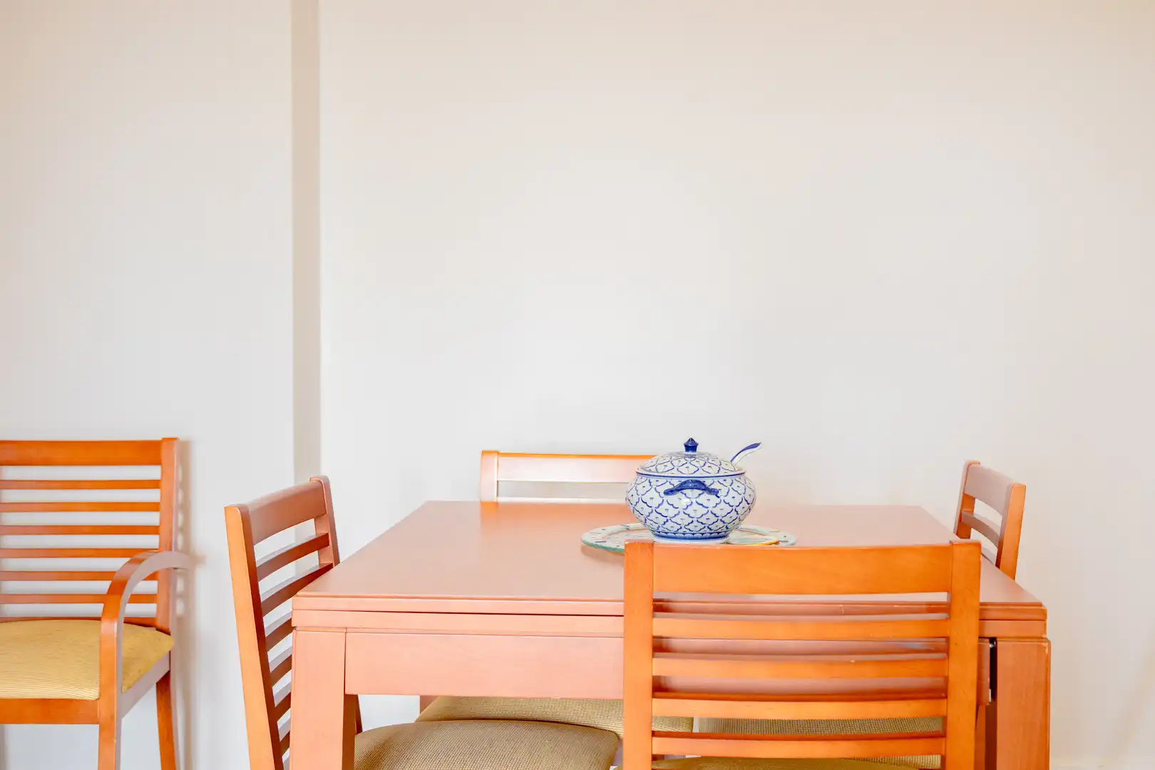 Comedor de Piso en venta en Valencia con Trastero, Piscina y Balcón