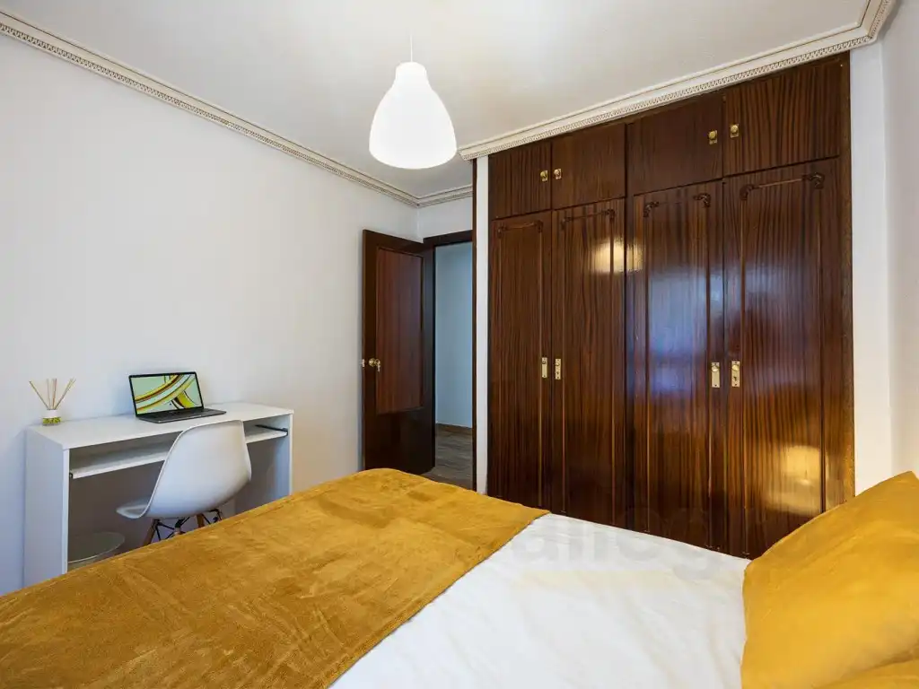Bedroom of Flat for sale in Madrid