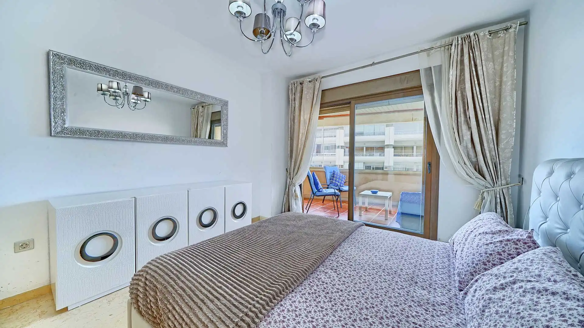 Dormitori de Apartament en venda en Marbella amb Aire condicionat, Terrassa i Piscina