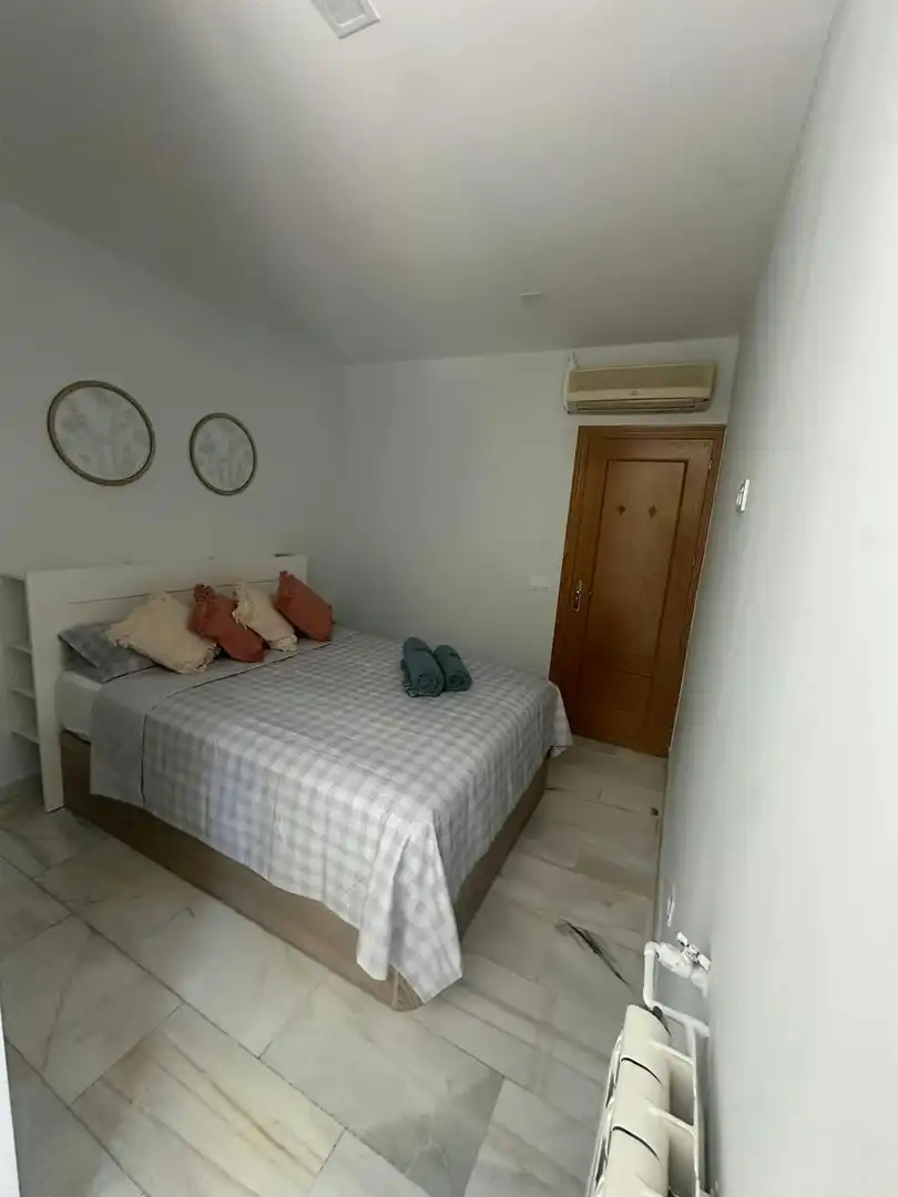 Habitación de Piso de alquiler en  Madrid Capital con Aire acondicionado, Calefacción y Amueblado