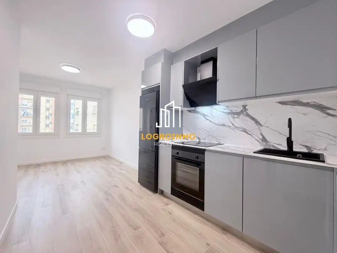 Cocina de Piso en venta en  Logroño con Aire acondicionado, Calefacción y Parquet
