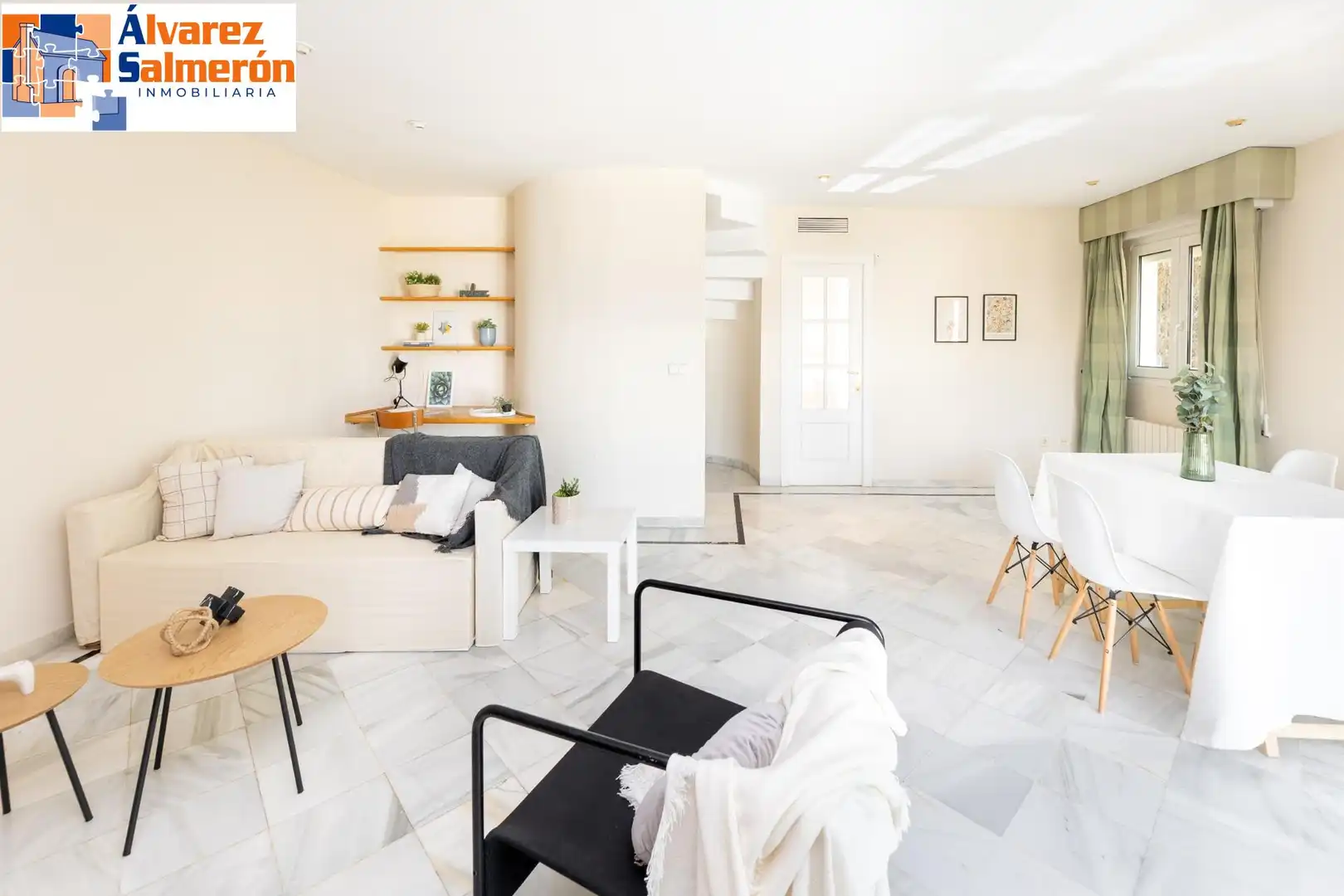 Living room of Houses for sale in Granada  with Air Conditioner, Private garden and Terrace