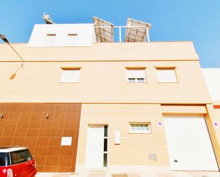 Vista exterior de Casa o xalet en venda en Roquetas de Mar amb Aire condicionat