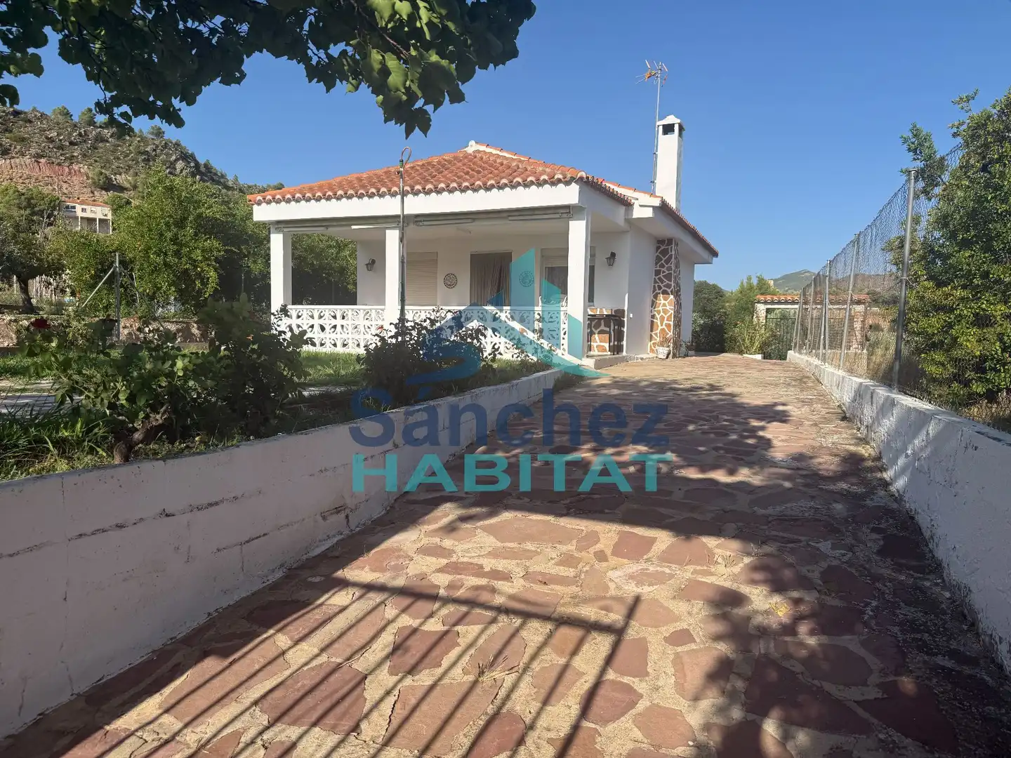 Exterior view of Houses for sale in Chelva  with Private garden, Terrace and Storage room