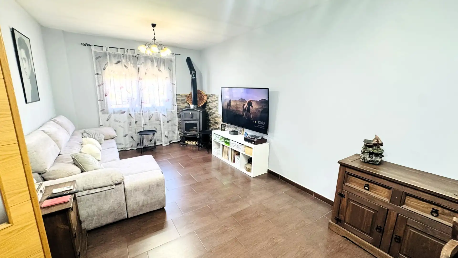 Sala d'estar de Casa o xalet en venda en Cedillo del Condado amb Aire condicionat, Calefacció i Jardí privat