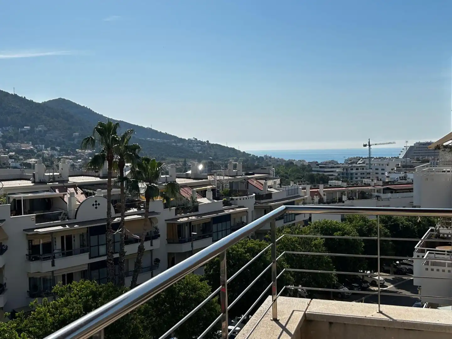 Außenansicht von Wohnung zum Verkauf in Sitges mit Klimaanlage, Heizung und Terrasse