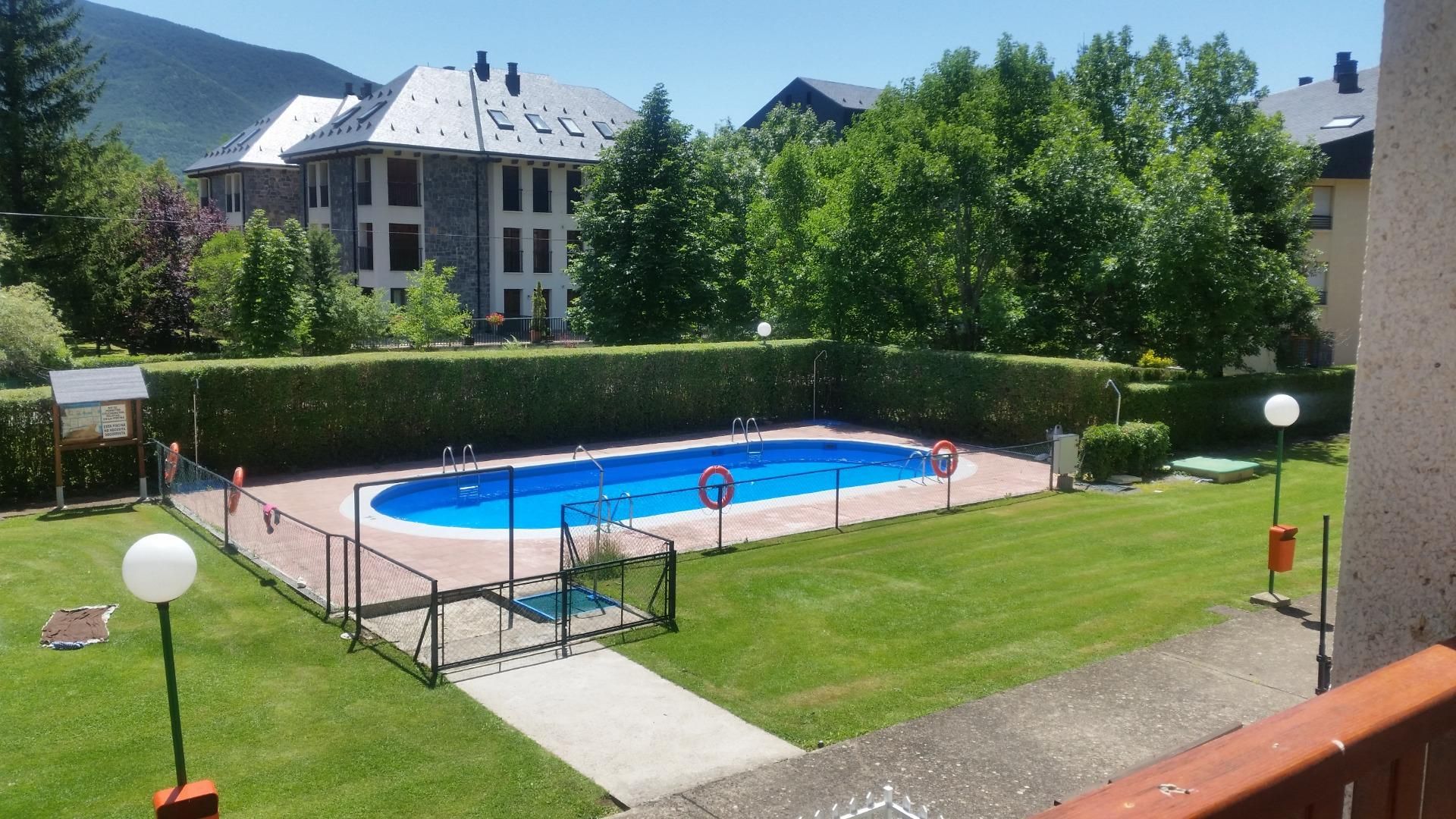 Schwimmbecken von Dachboden zum verkauf in Biescas mit Heizung, Privatgarten und Abstellraum