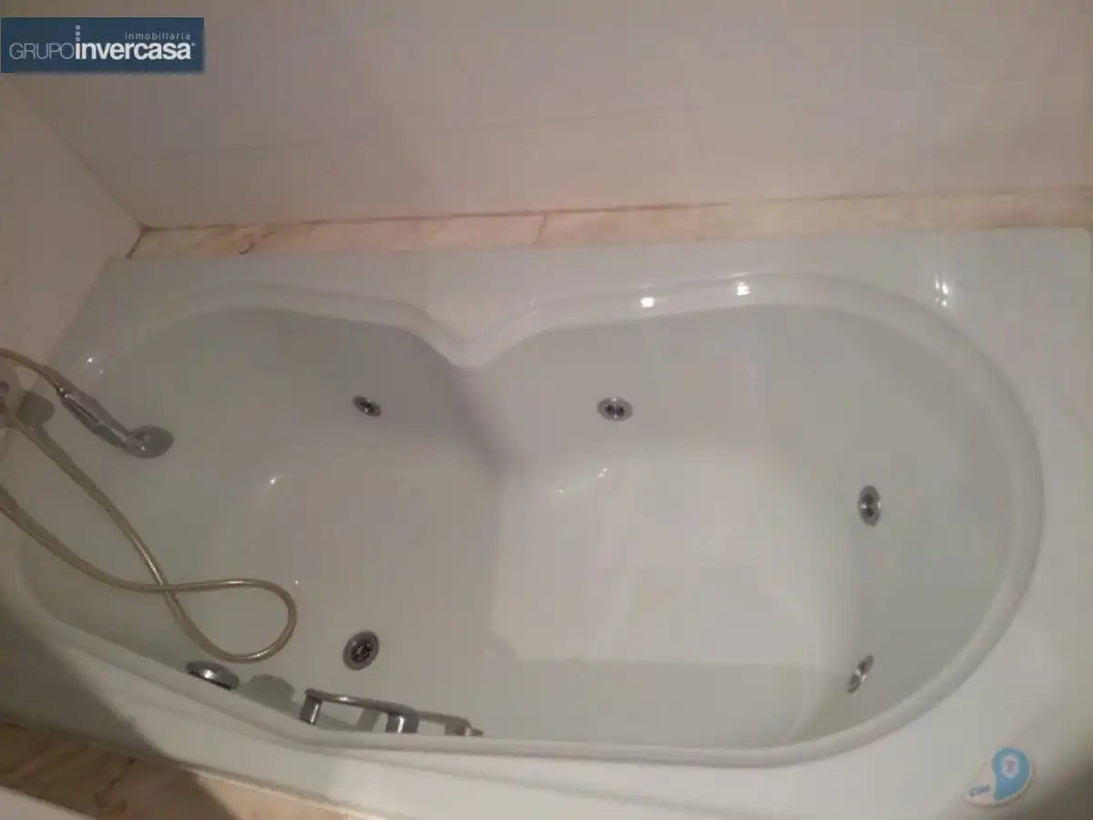 Badezimmer von Wohnung zur Miete in Manises mit Klimaanlage