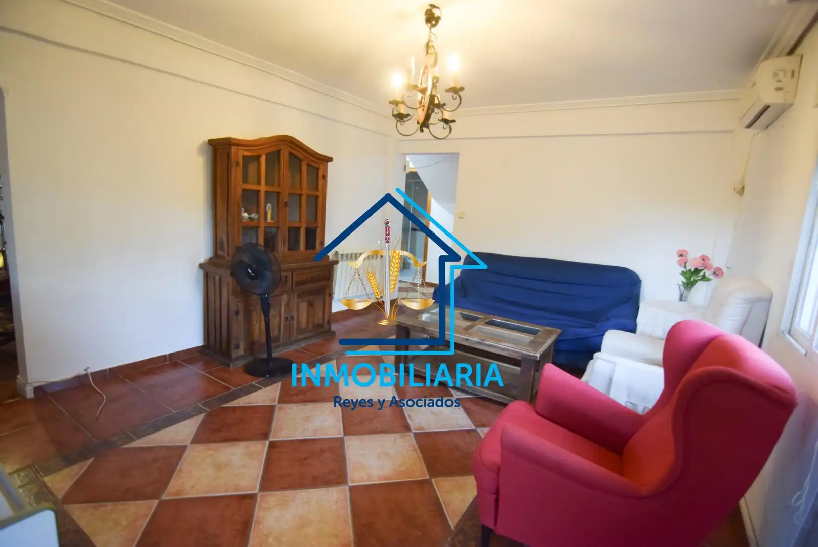 Sala d'estar de Pis en venda en Córdoba amb Aire condicionat, Moblat i Alarma