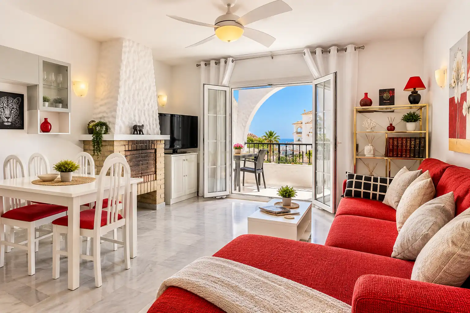 Sala d'estar de Apartament en venda en Benalmádena amb Aire condicionat i Piscina