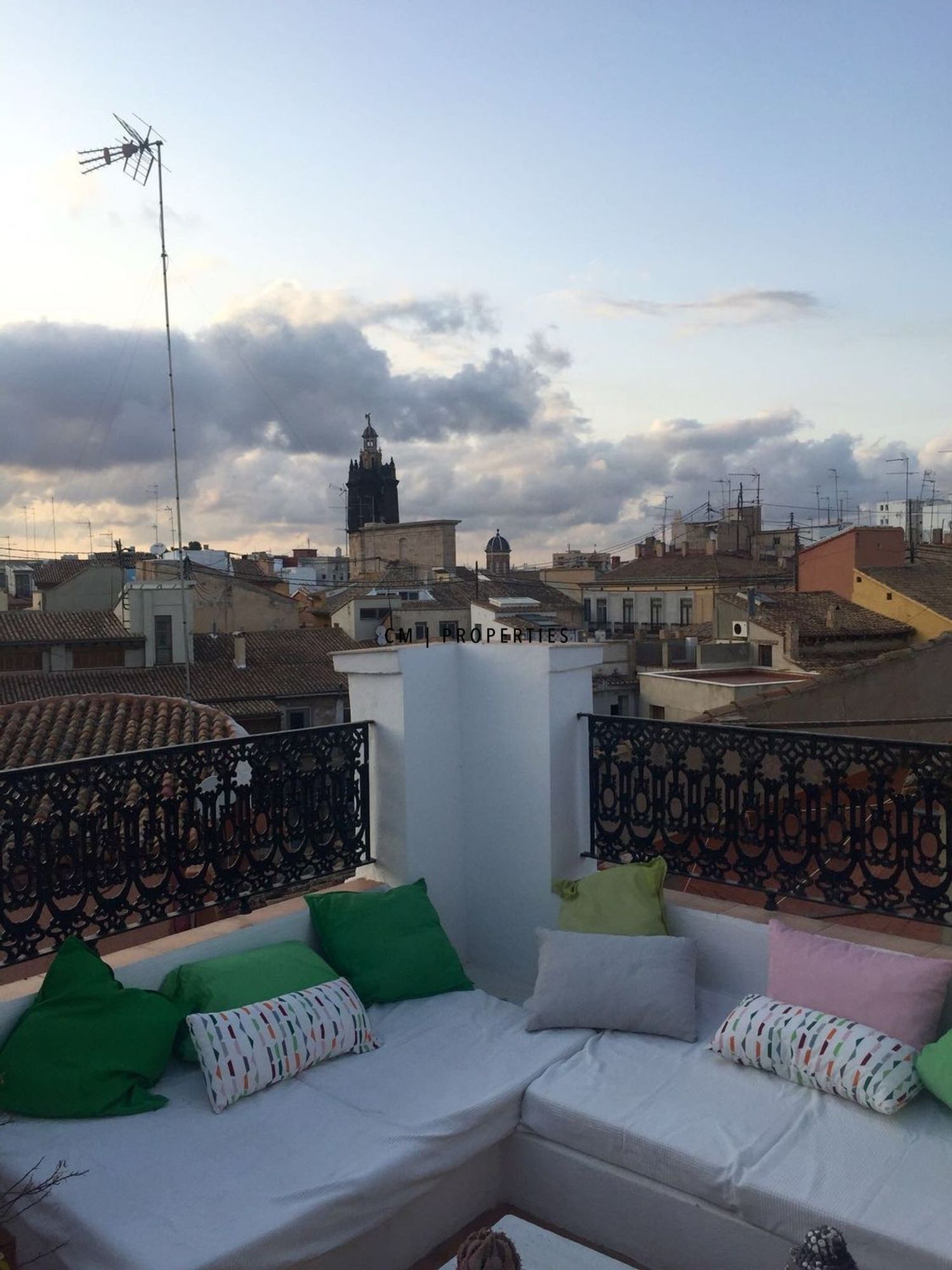 Exterior view of Attic to rent in  Valencia Capital  with Air Conditioner, Terrace and Furnished