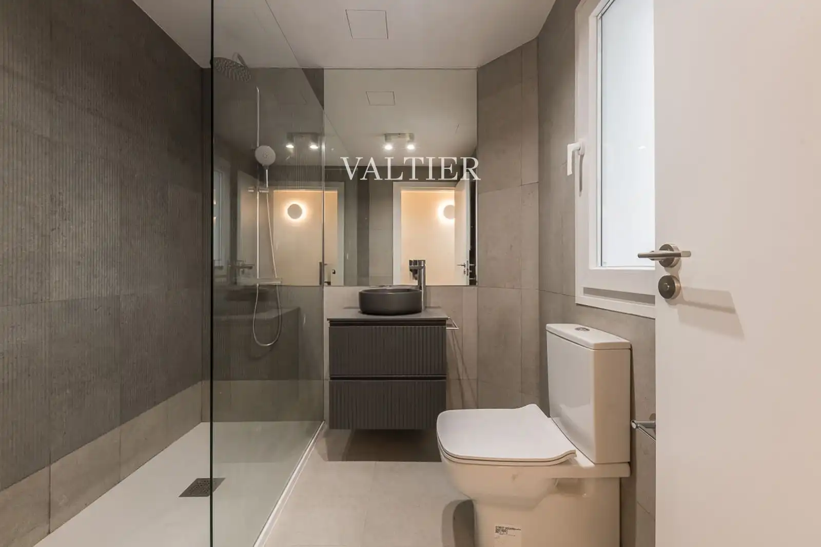 Badezimmer von Wohnung zur Miete in Madrid mit Klimaanlage, Terrasse und Möbliert