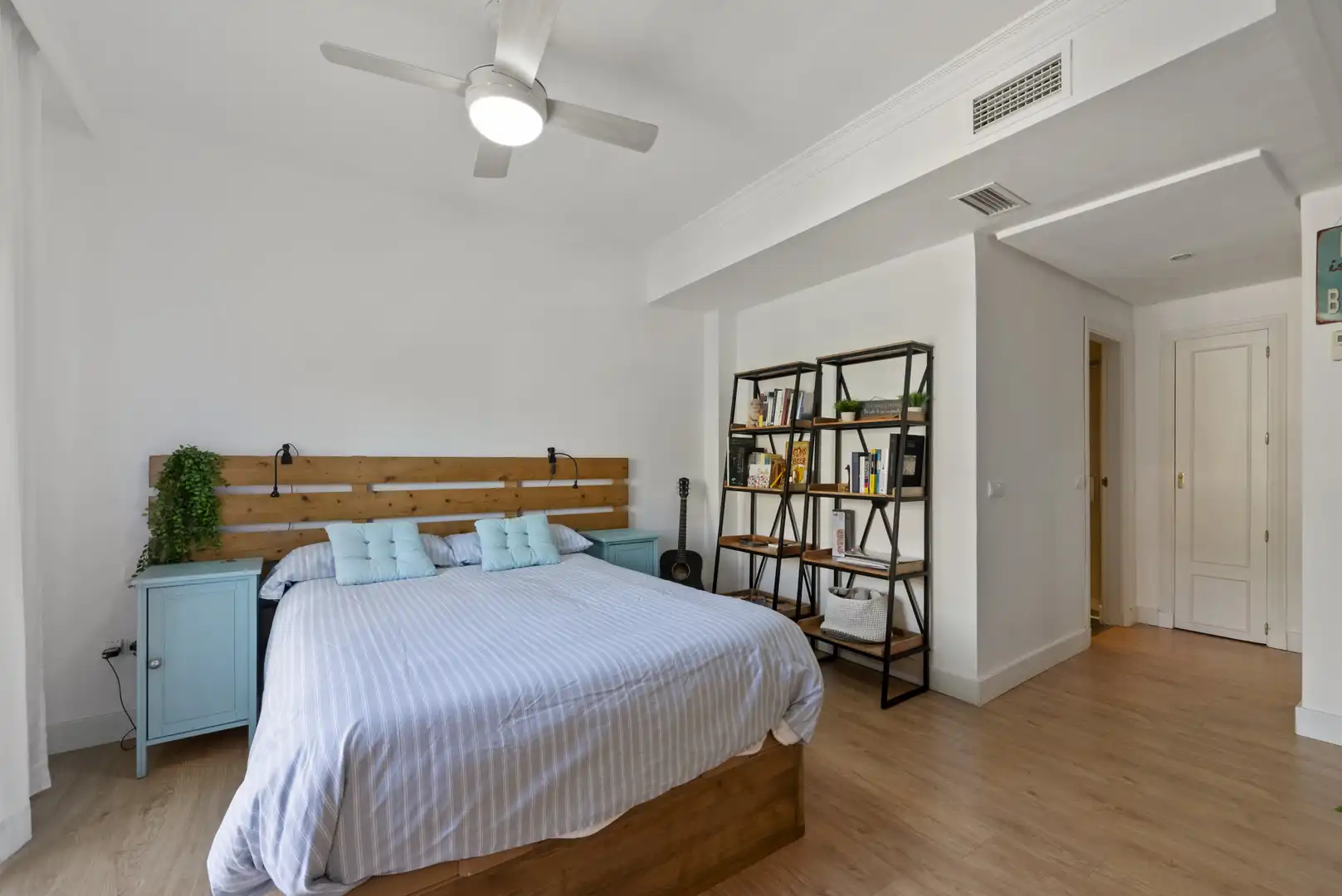 Schlafzimmer von Einfamilien-Reihenhaus zum Verkauf in Benalmádena mit Klimaanlage, Terrasse und Schwimmbad