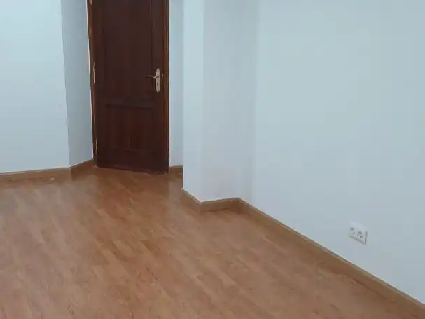 Schlafzimmer von Büro zur Miete in Burgos mit Heizung, Internet und Alarm