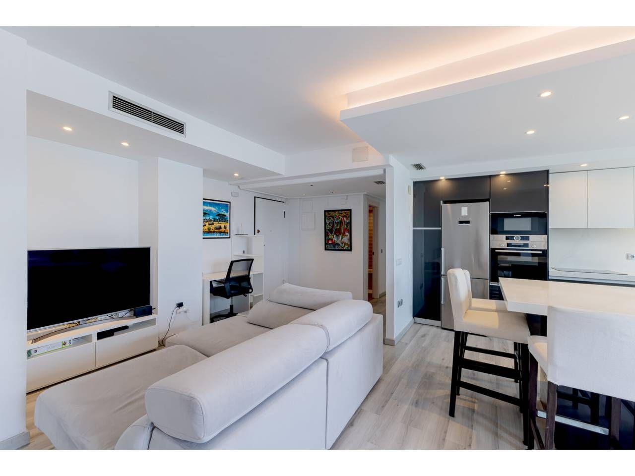 Living room of Flat for sale in  Valencia Capital  with Air Conditioner, Terrace and Furnished