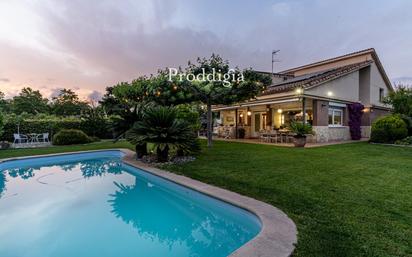 Garden of House or chalet for sale in Sant Cugat del Vallès  with Air Conditioner, Heating and Storage room