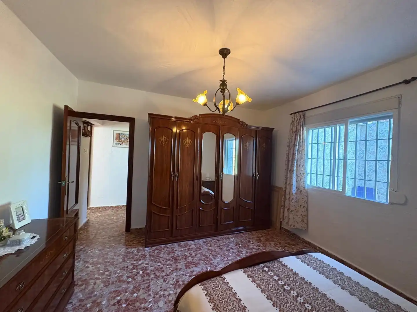 Dormitori de Casa o xalet en venda en Chiclana de la Frontera amb Aire condicionat, Jardí privat i Piscina