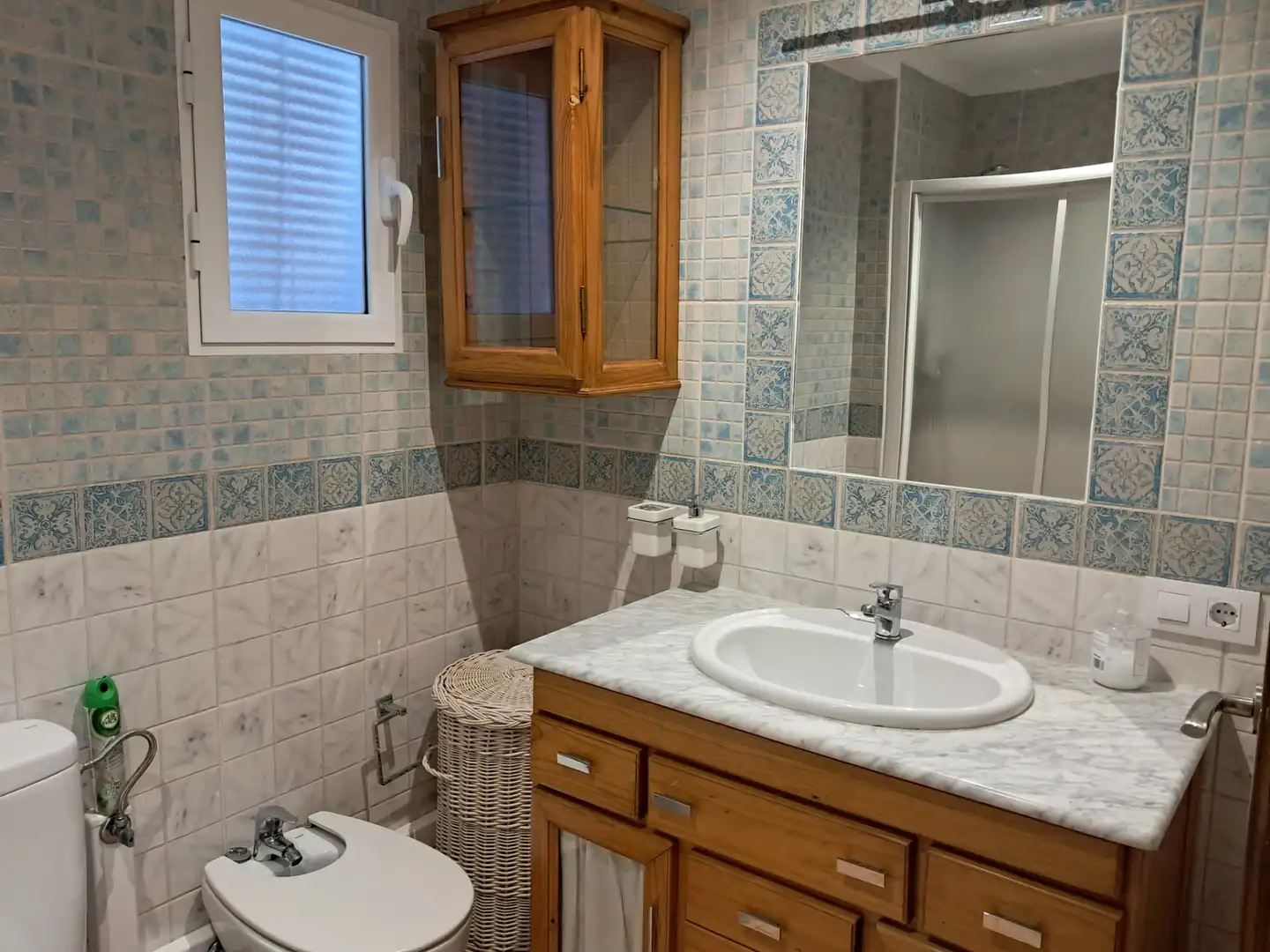 Baño de Piso en venta en Bujalance con Aire acondicionado, Horno y Microondas